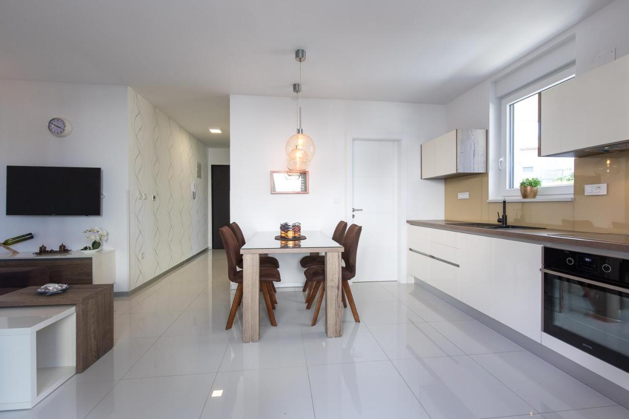 Appartement Orfeo à Krk Town Extérieur photo